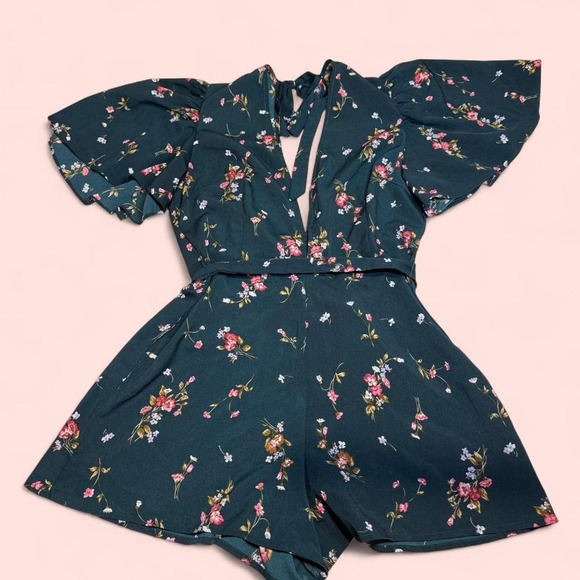 SHEIN Pants - Green floral romper with puffy sleeves and open back